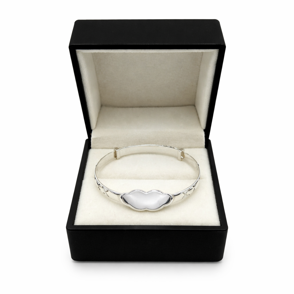 Star Patterned Engravable Baby Bangle Oppulence