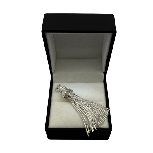 SILVER TASSLE PENDANT Oppulence