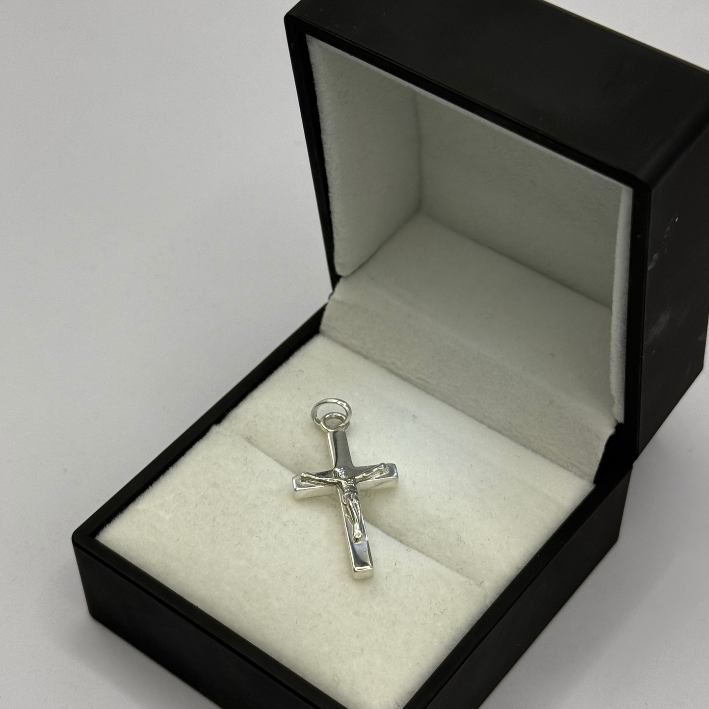 SILVER 30MM CRUFIX PENDANT Oppulence