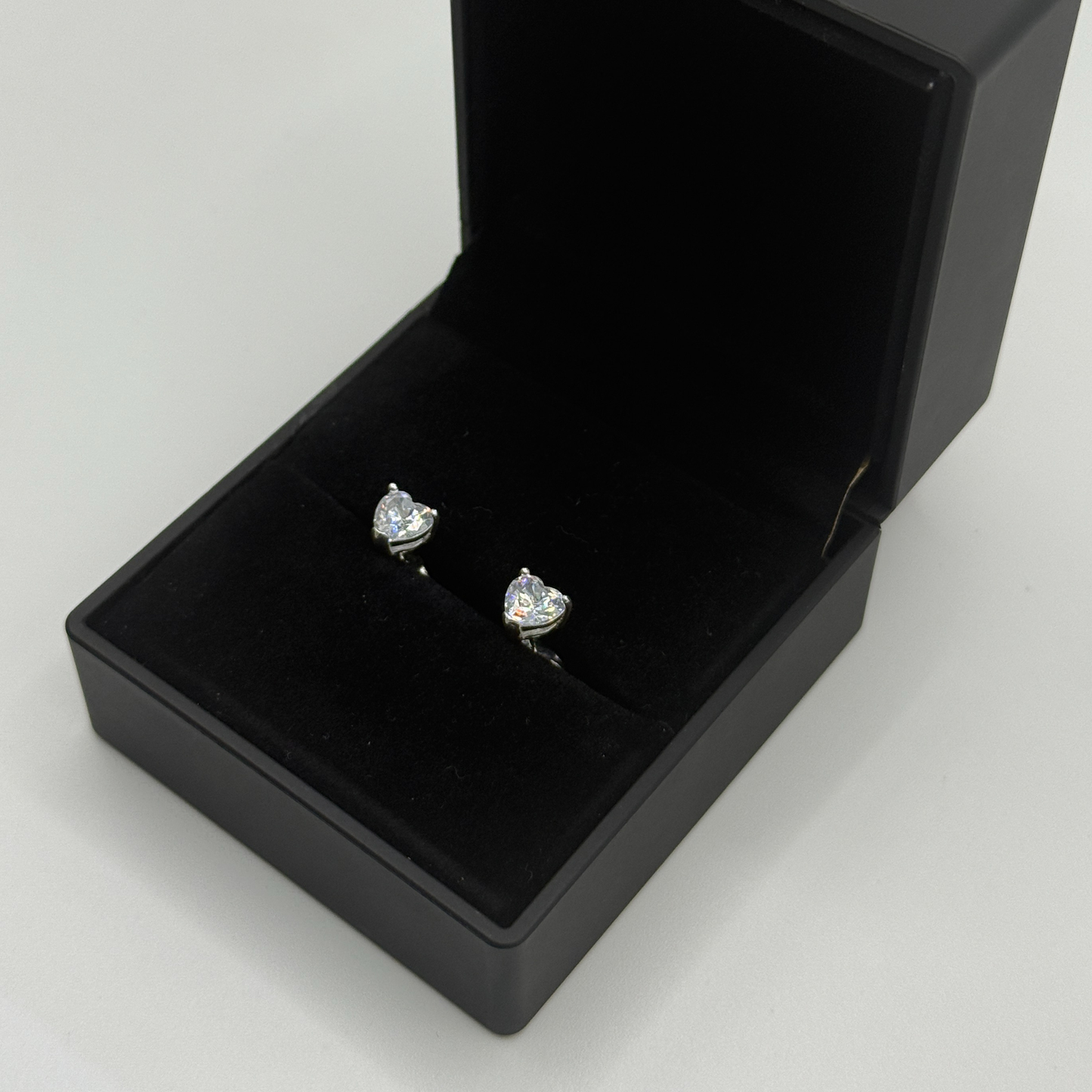 CZ DIAMOND HEART EARRING Oppulence