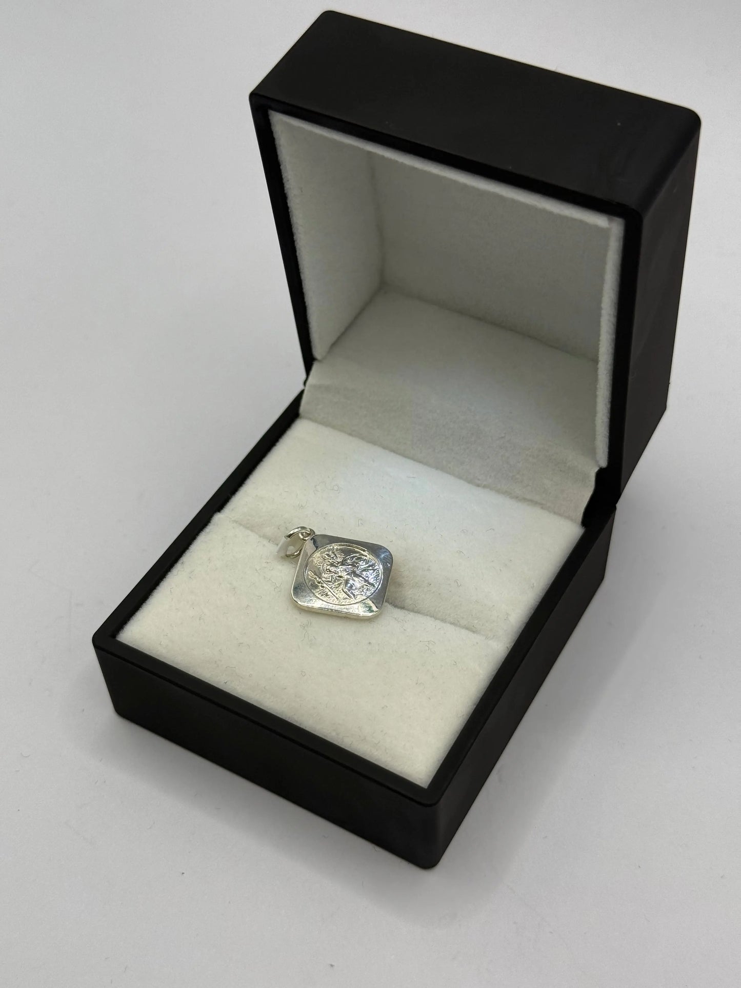 SILVER ST.CHRIS RHOMBUS PENDANT Oppulence