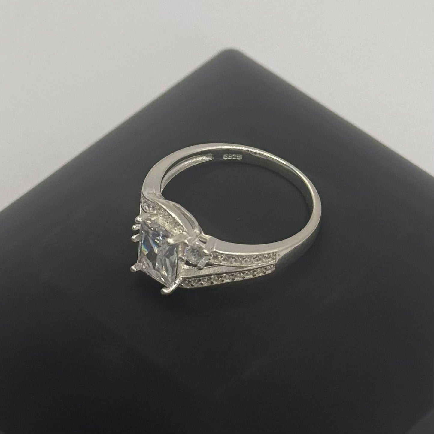BAGUETTE CZ DIAMOND RING Oppulence