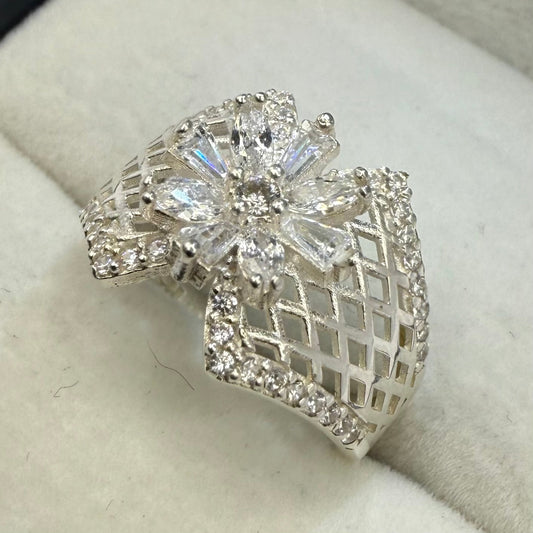 FLOWER CZ DIAMOND RING Oppulence