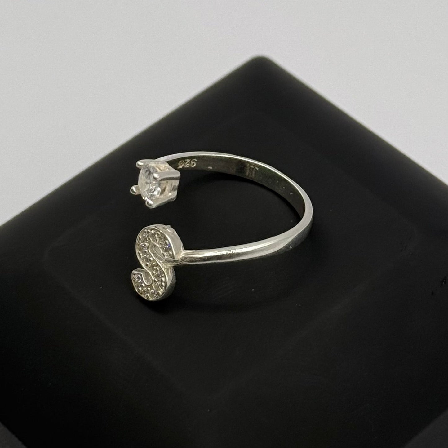 SILVER S CZ TWIST RING Oppulence