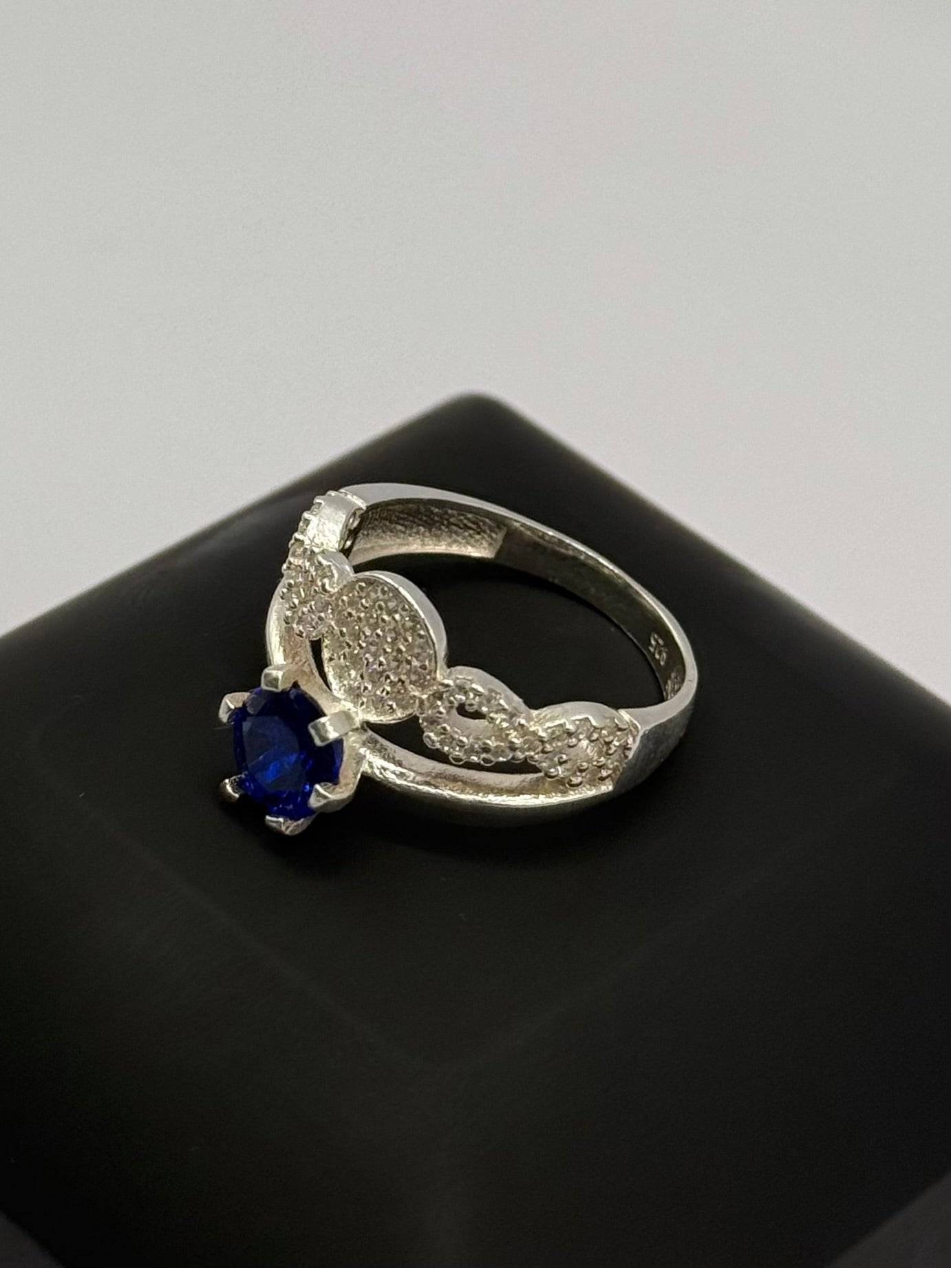 BLUE OPAL CZ DIAMOND SPLIT RING Oppulence