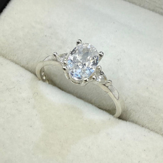 OVAL CUT CZ DIAMOND RING Oppulence