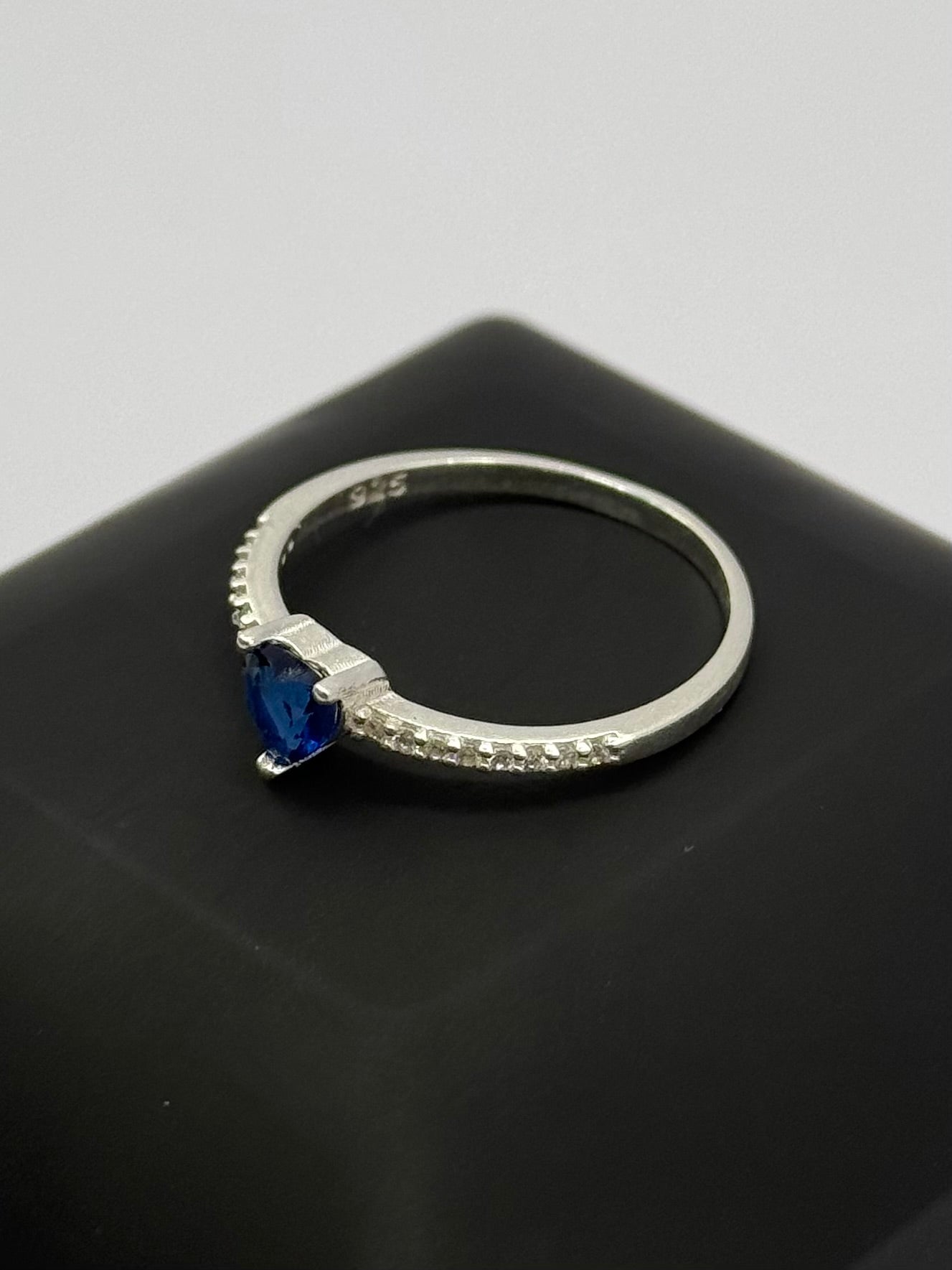 BLUE HEART CZ DIAMOND RING Oppulence
