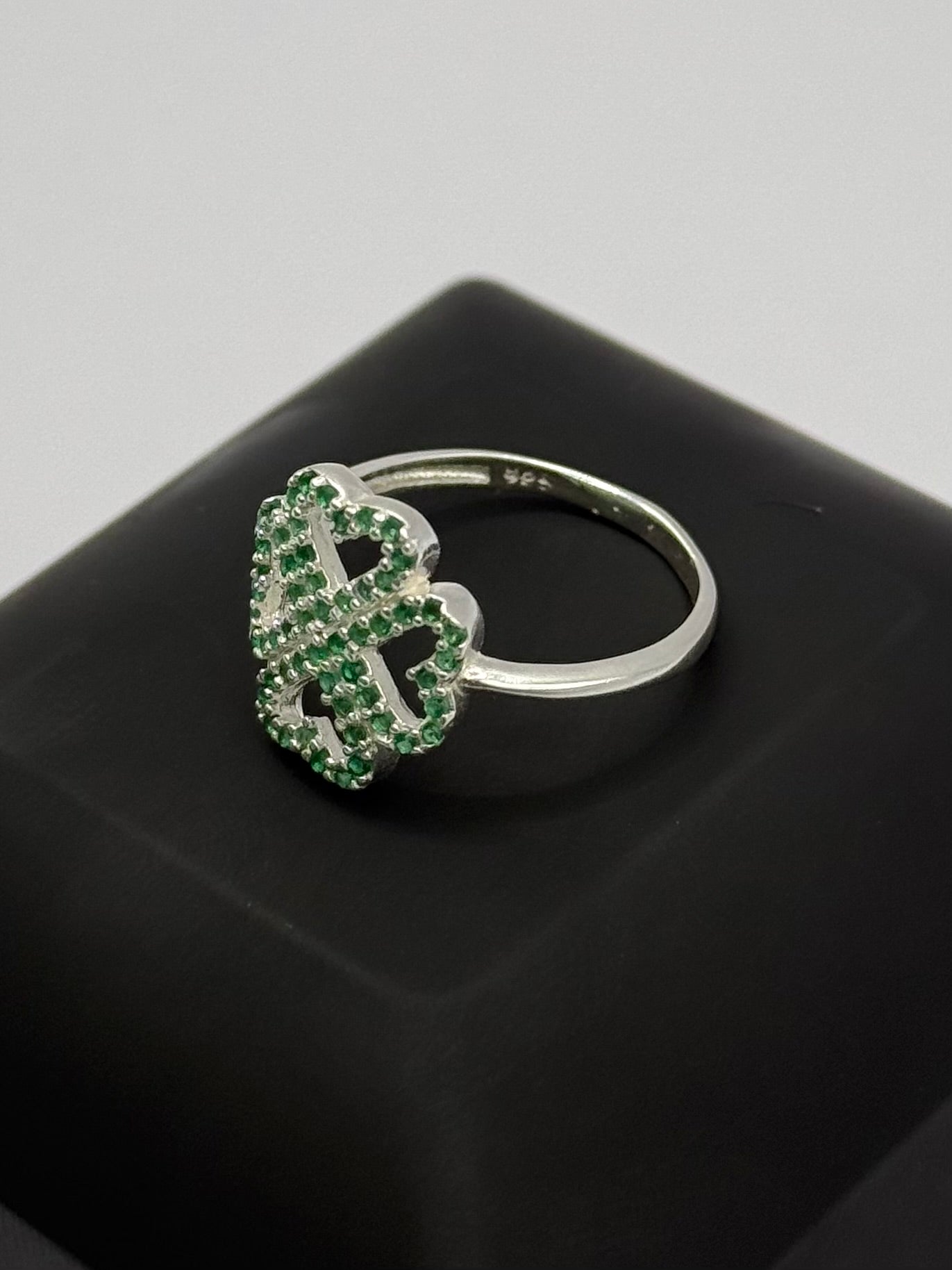 GREEN CLOVER CZ DIAMOND RING Oppulence