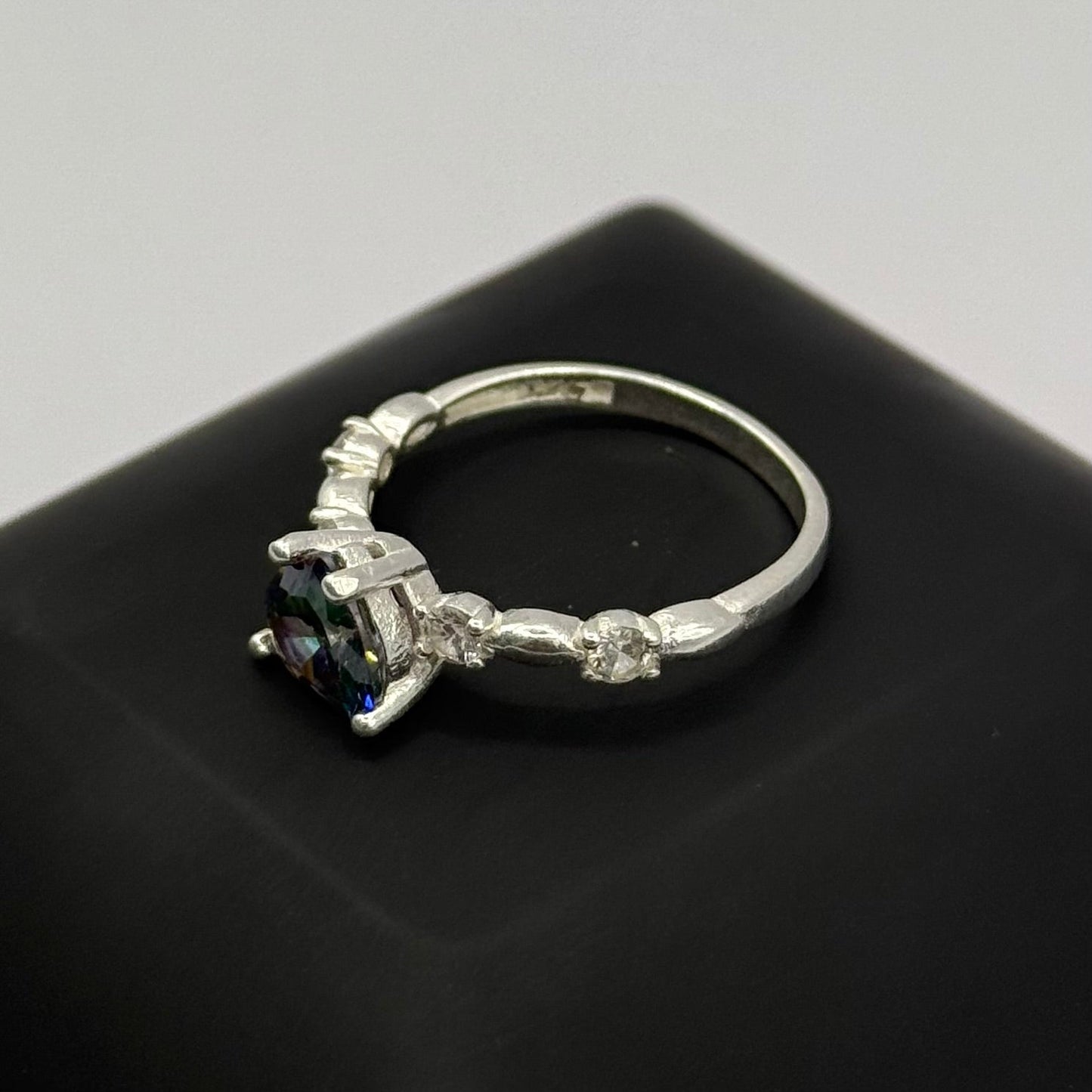 HEART GARNET CZ DIAMOND STUD RING Oppulence