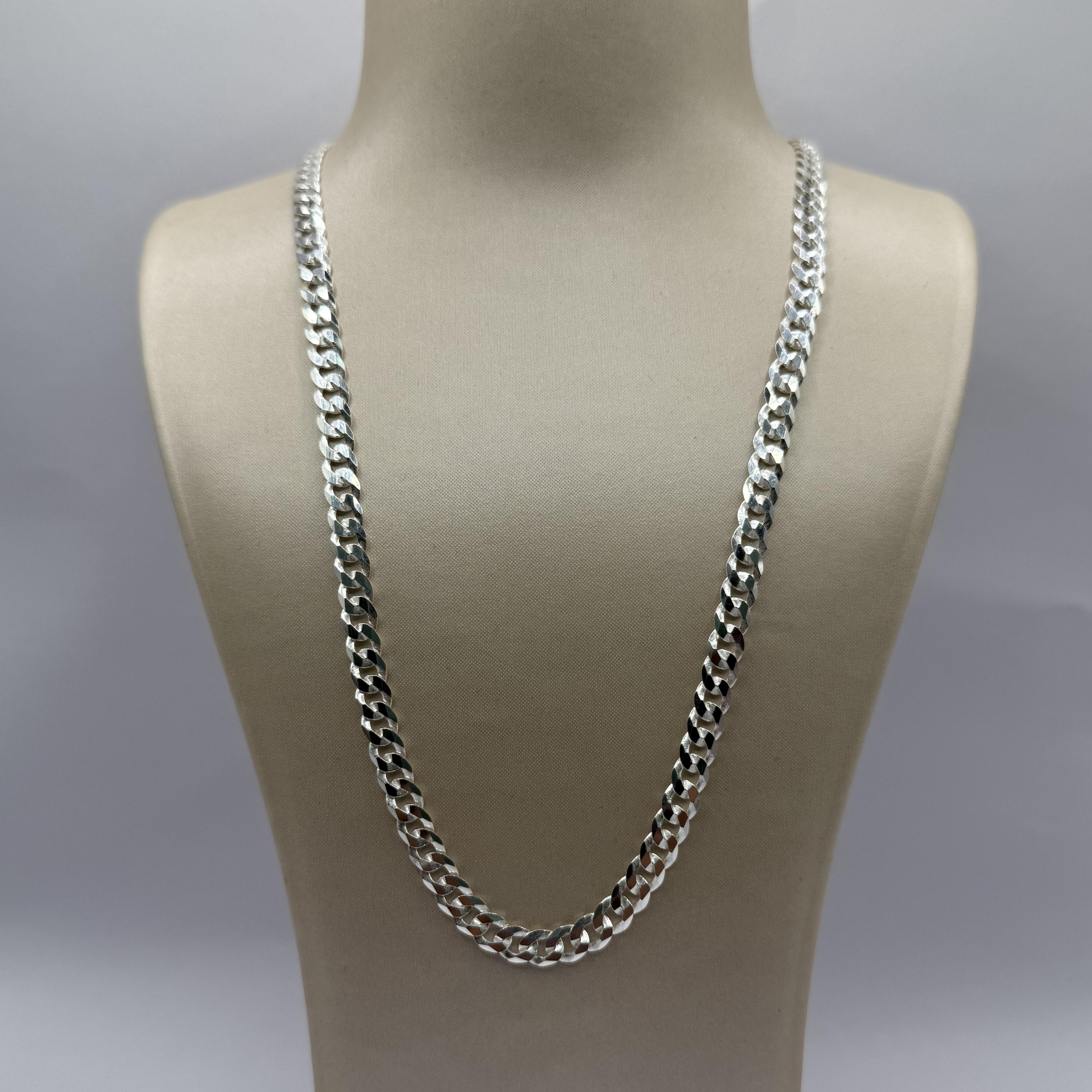 SILVER CURB NECKLACE Oppulence