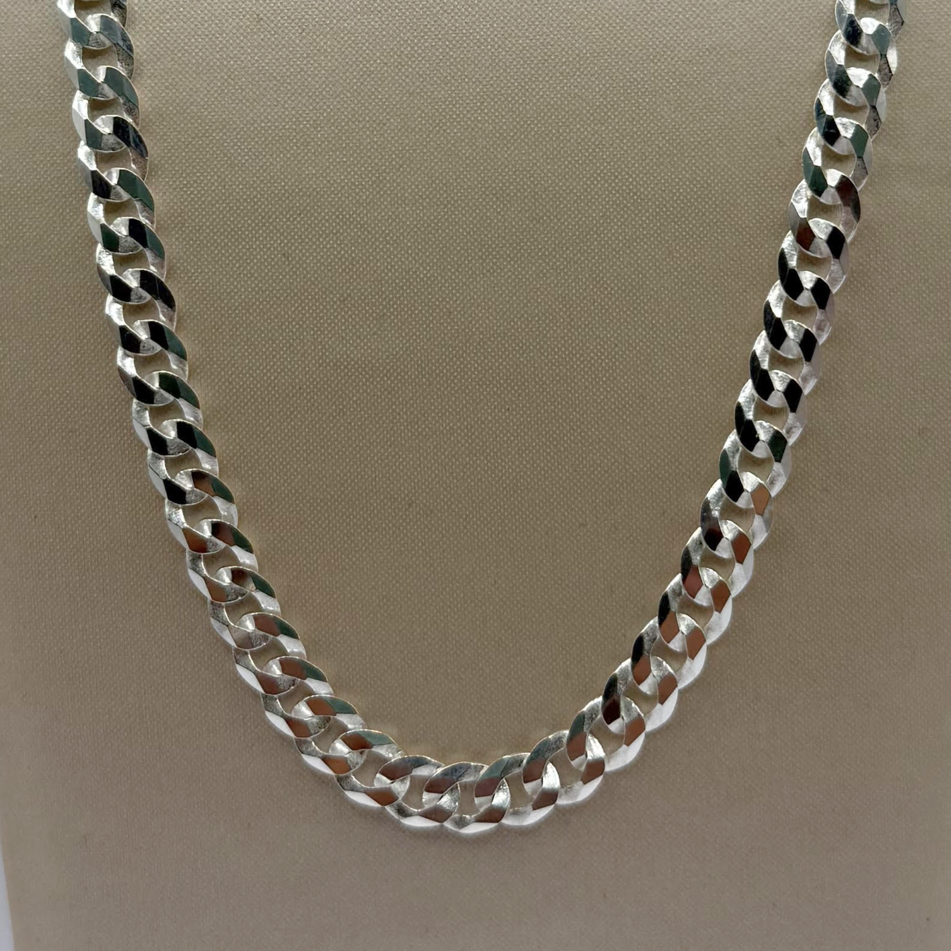 SILVER CURB NECKLACE Oppulence
