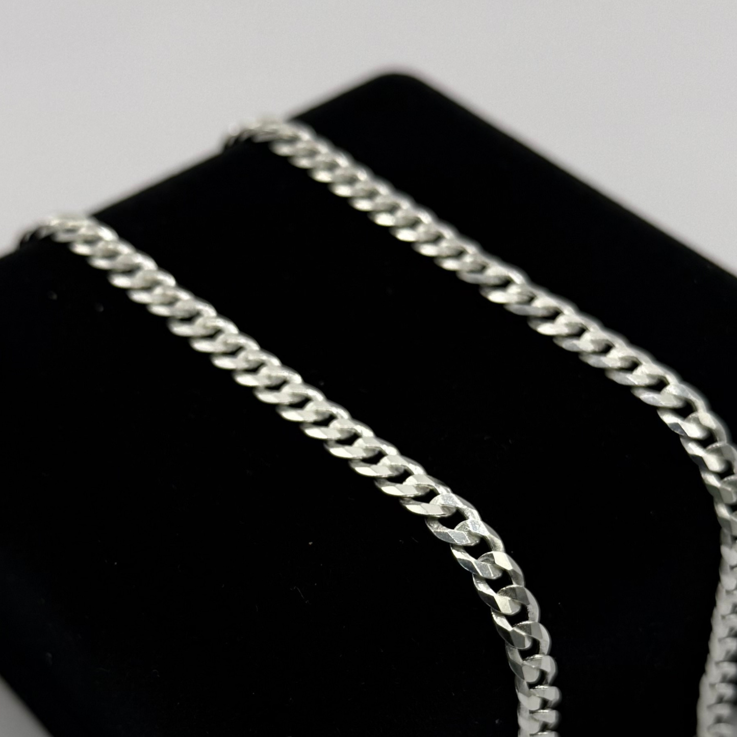 SILVER CURB NECKLACE Oppulence