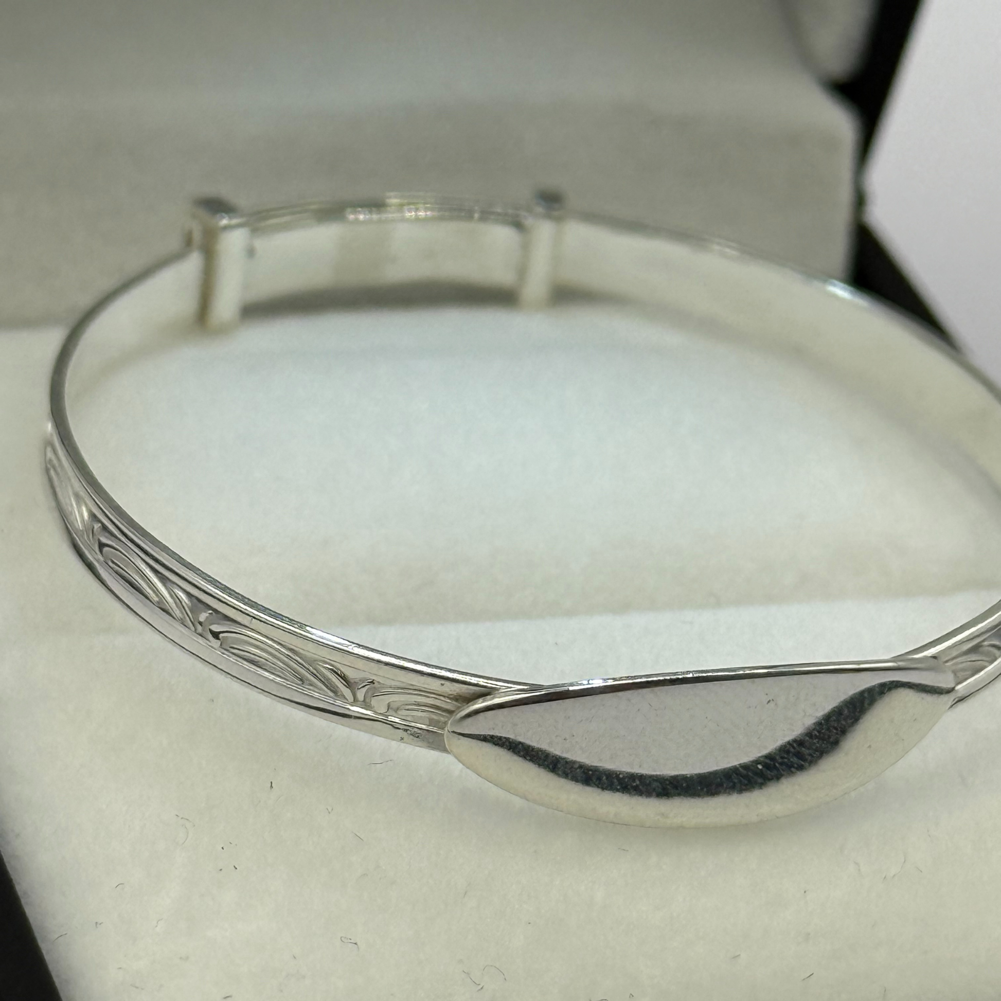 SILVER PAT OVAL BABY BANGLE Oppulence