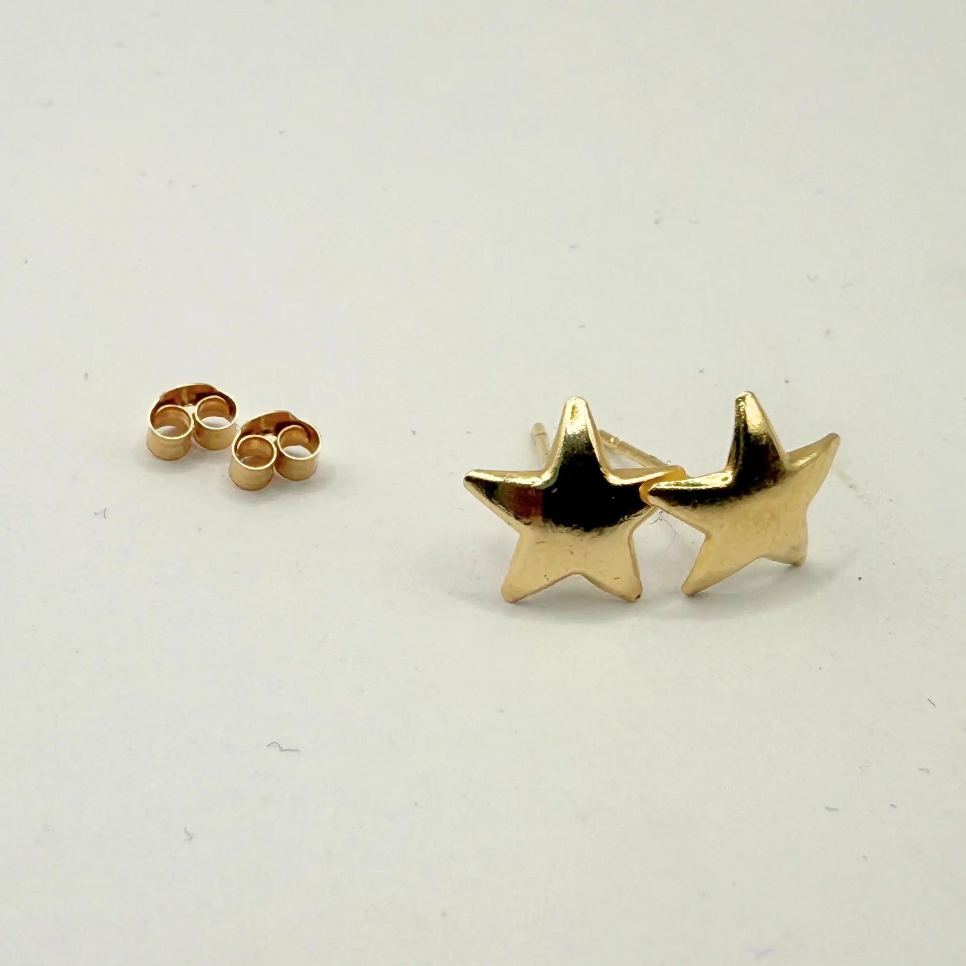 9CT STAR EARRINGS 8MM Oppulence