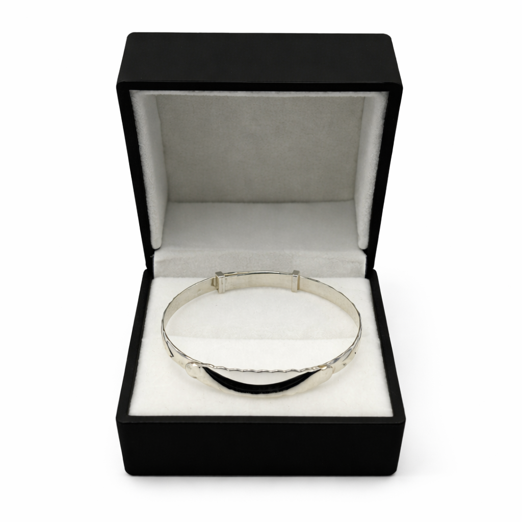 Scalloped Edge Patterned Engravable Baby Bangle Oppulence