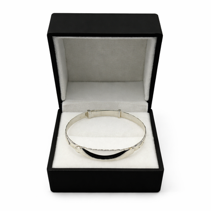 Scalloped Edge Patterned Engravable Baby Bangle Oppulence