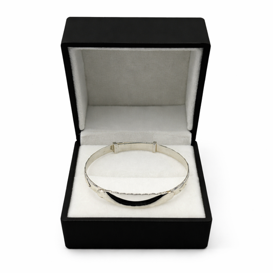 Scalloped Edge Patterned Engravable Baby Bangle Oppulence