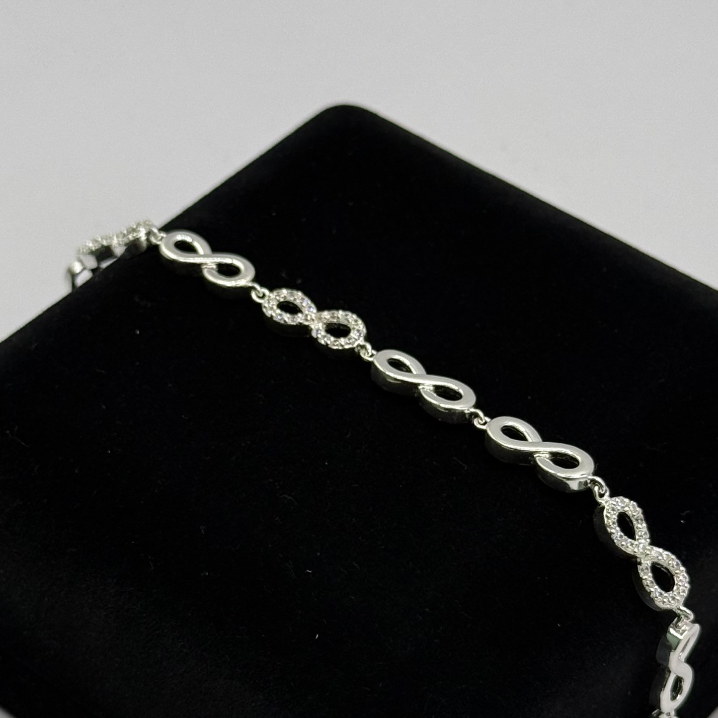 INFINITY LOOP CZ DIAMOND BRACELET Oppulence