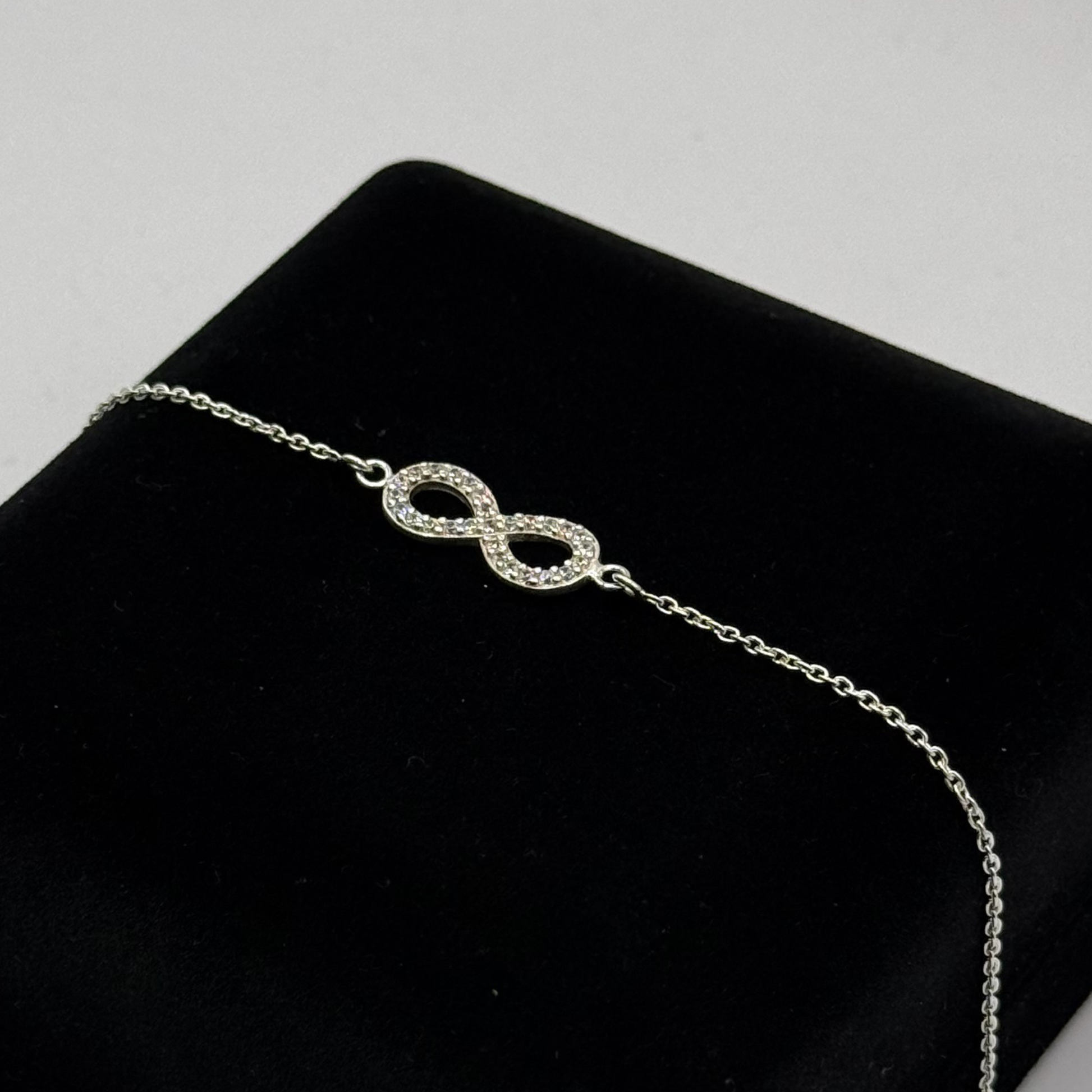 SINGLE INFINITY LOOP CZ DIAMOND BRACELET Oppulence