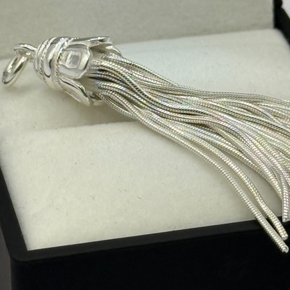 SILVER TASSLE PENDANT Oppulence