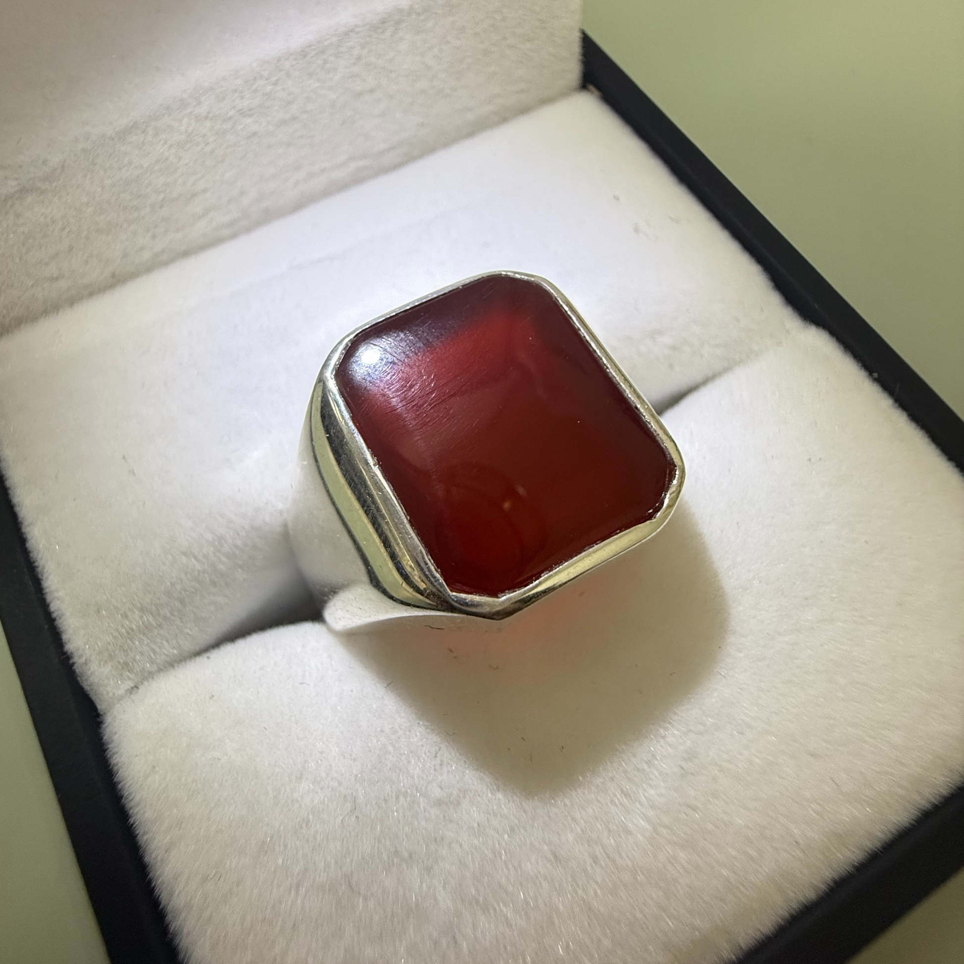 SQUARE RUBY SILVER RING Oppulence