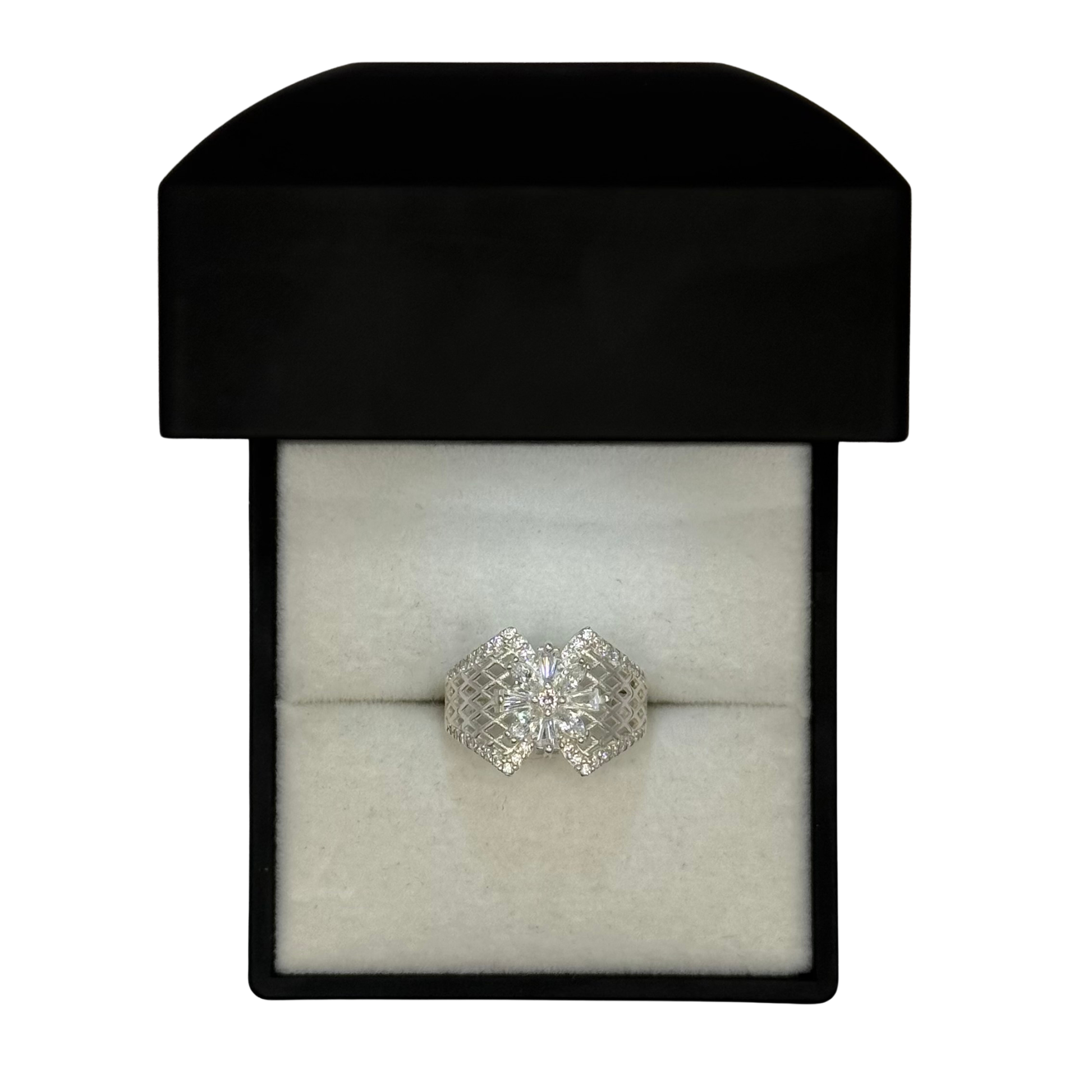 FLOWER CZ DIAMOND RING Oppulence