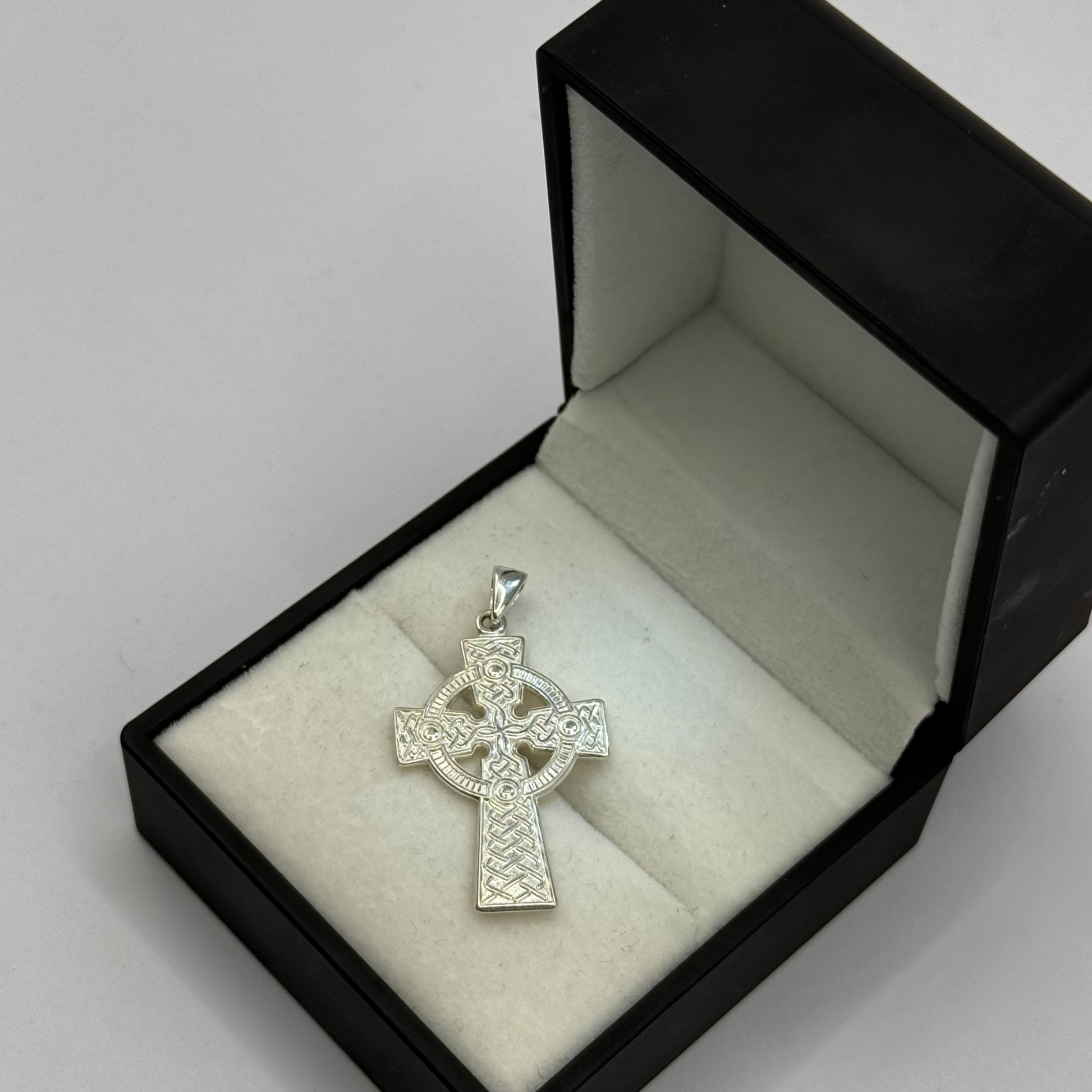 SILVER CELTIC CROSS PENDANT Oppulence