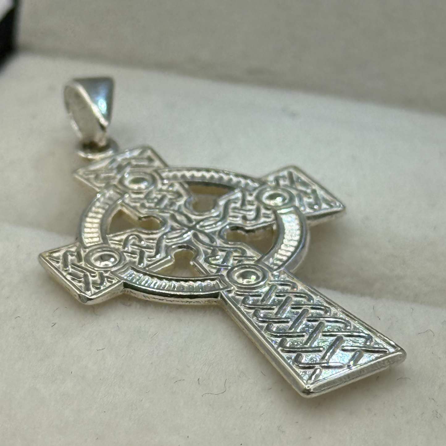 SILVER CELTIC CROSS PENDANT Oppulence