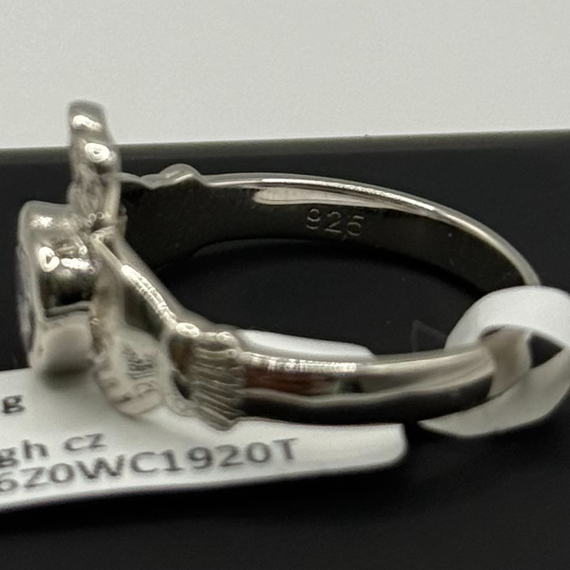 CROWNED HEART RING Oppulence