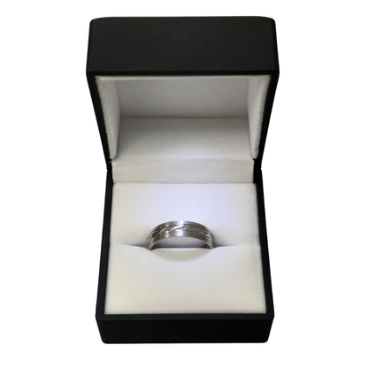 SILVER FLUTED BAND RING Oppulence