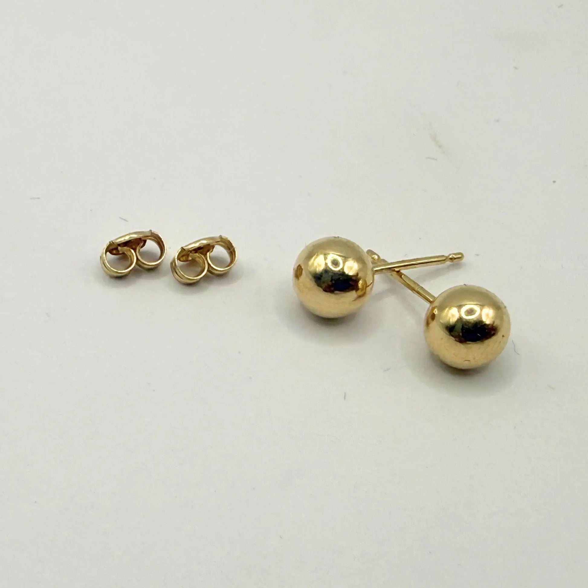 9CT BEAD STUDS Oppulence