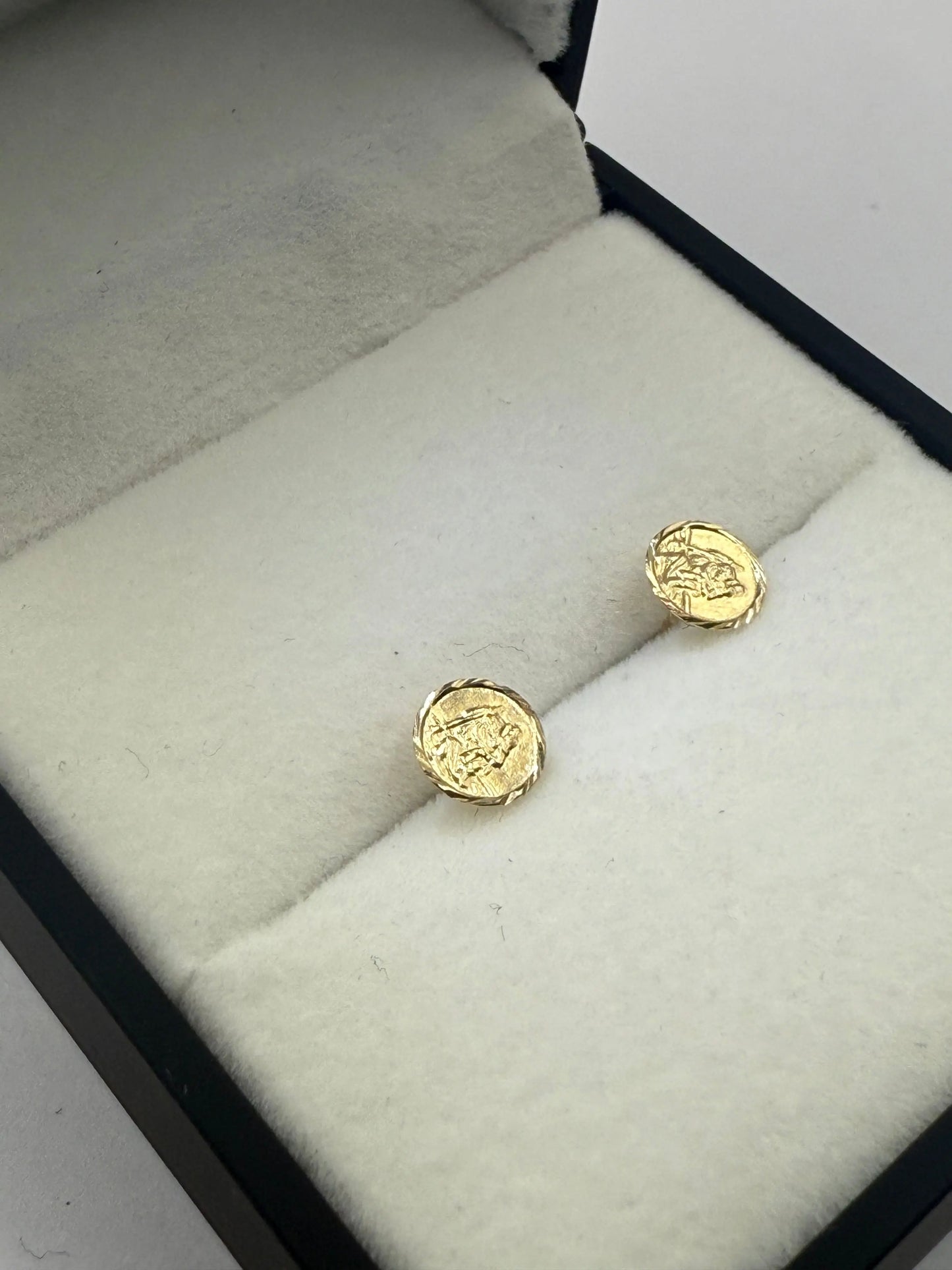 9CT 7MM GEORGE & DRAGON EARRINGS - Oppulence