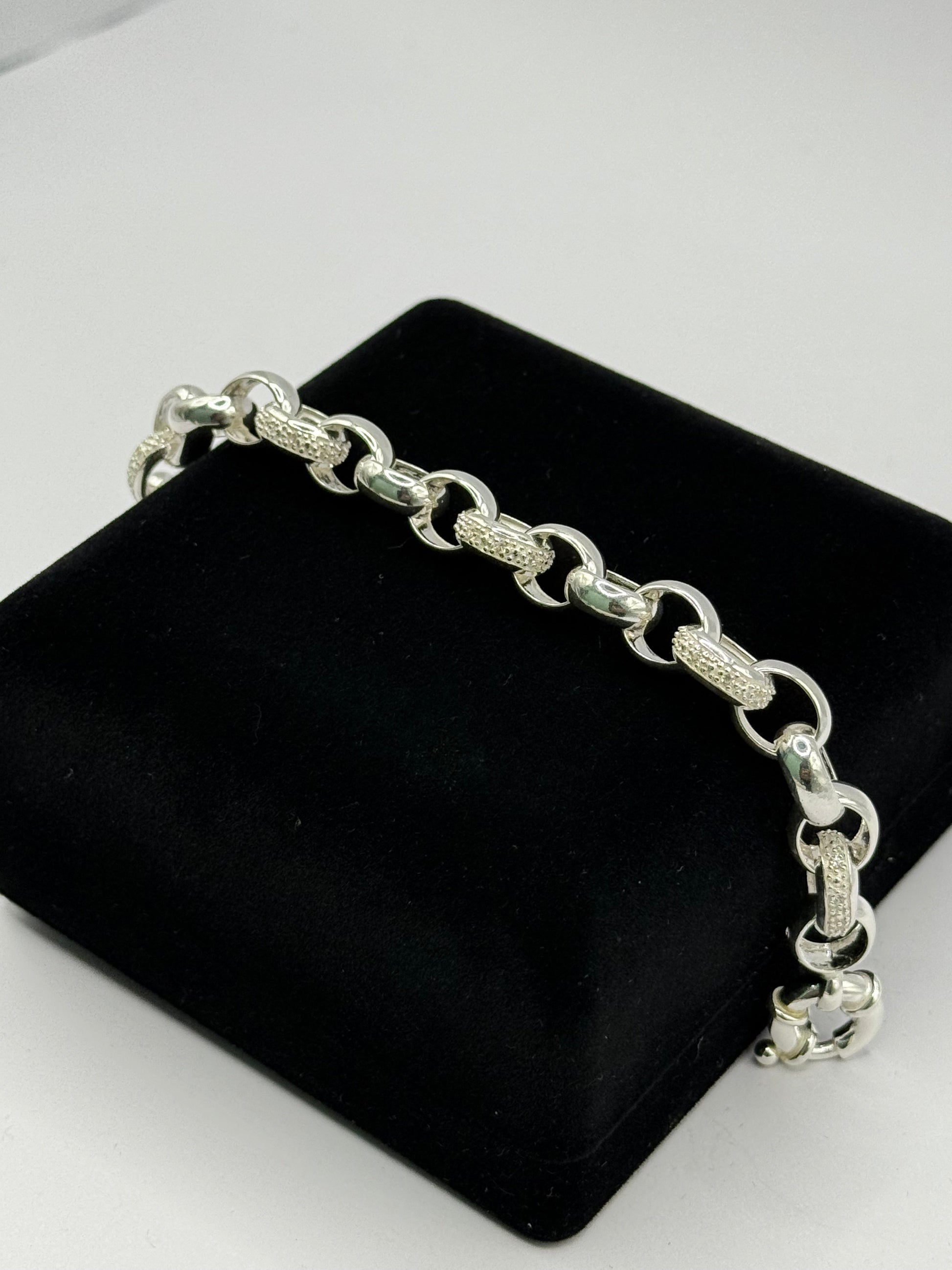 SILVER BEL ROUND CZ 08" DIAMOND BRACELET Oppulence