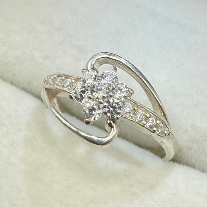 FLOWER TWIST CZ DIAMOND RING Oppulence