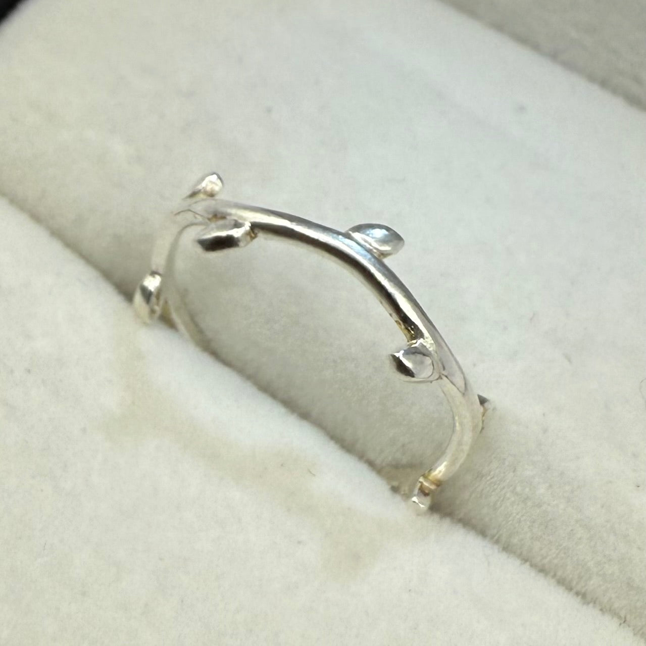 SILVER LEAF RING Oppulence