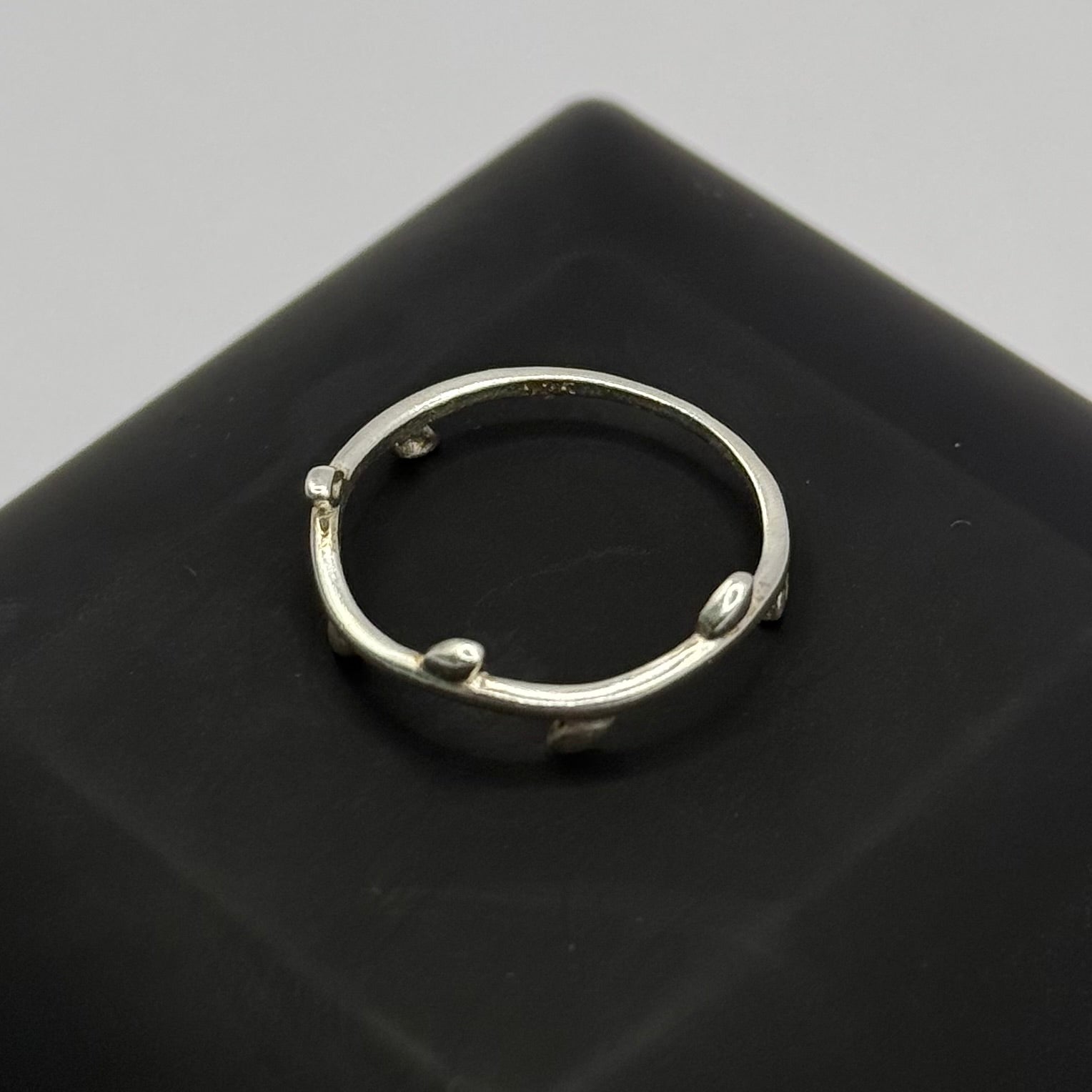 SILVER LEAF RING Oppulence