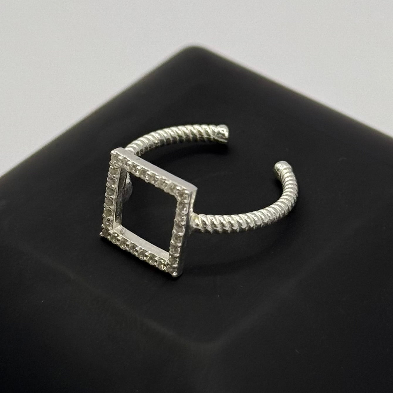 HOLLOW SQUARE CZ DIAMOND RING Oppulence