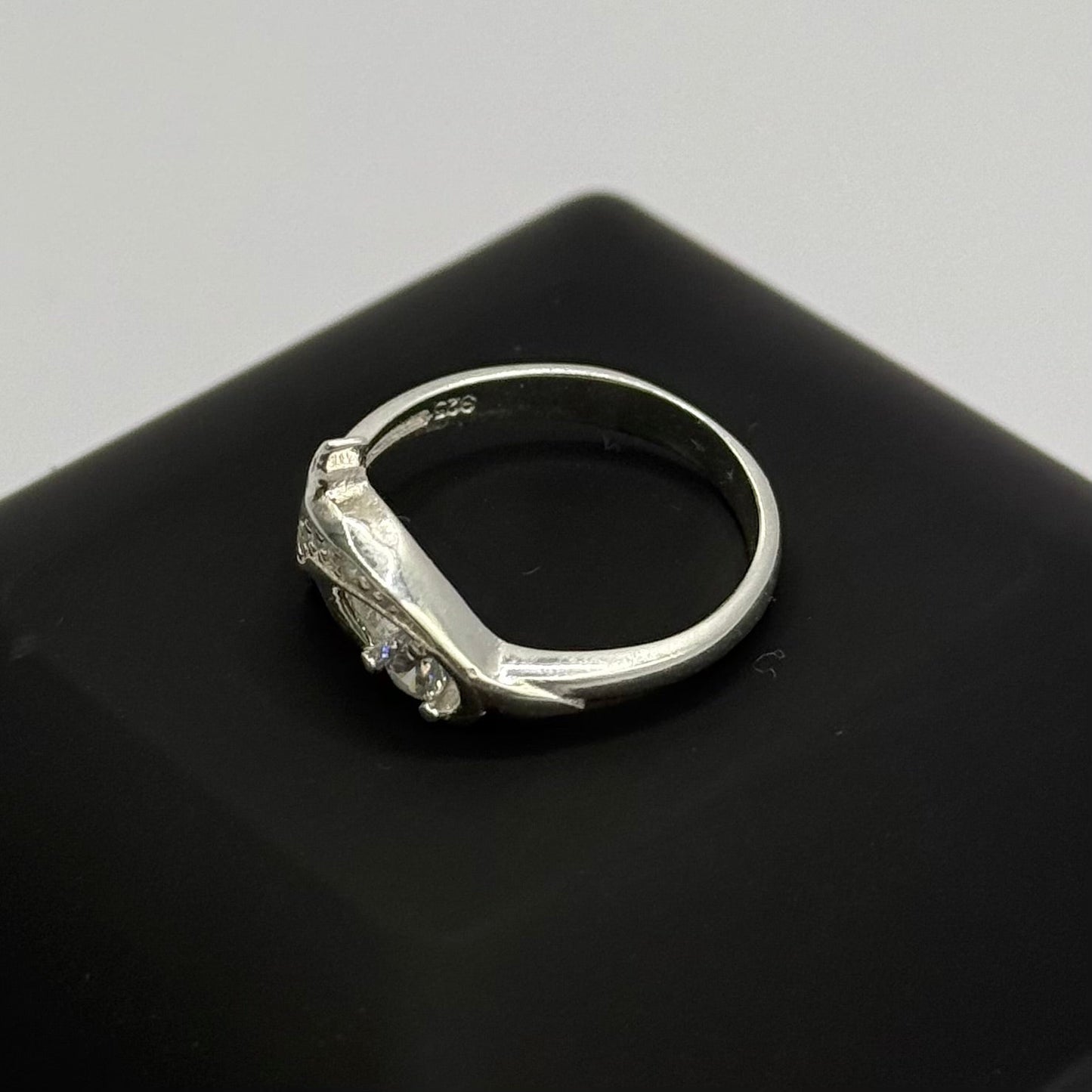 DOLPHIN CZ DIAMOND RING Oppulence