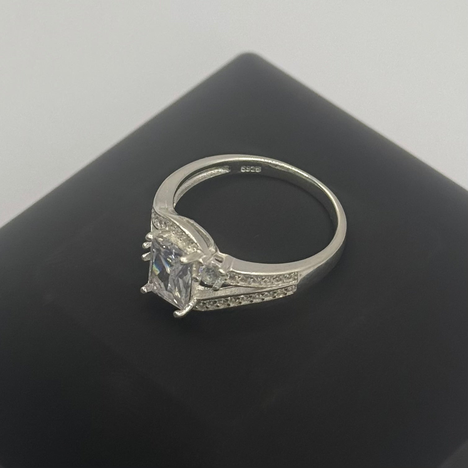 BAGUETTE CZ DIAMOND RING Oppulence