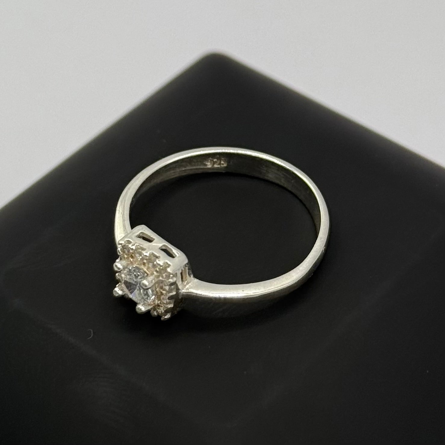 SQUARE CZ DIAMOND THIN RING Oppulence