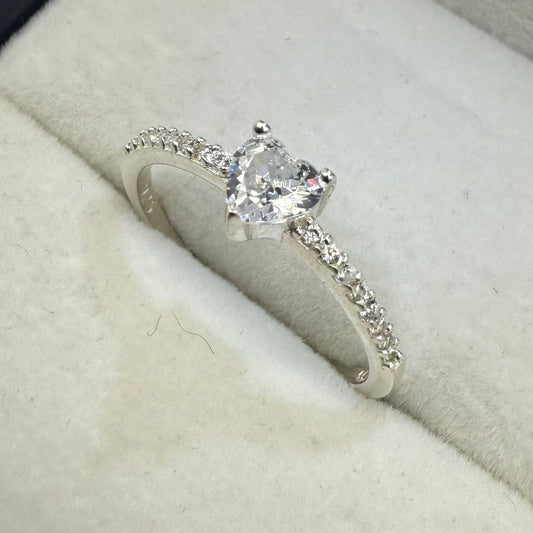 SILVER CZ HEART RING Oppulence
