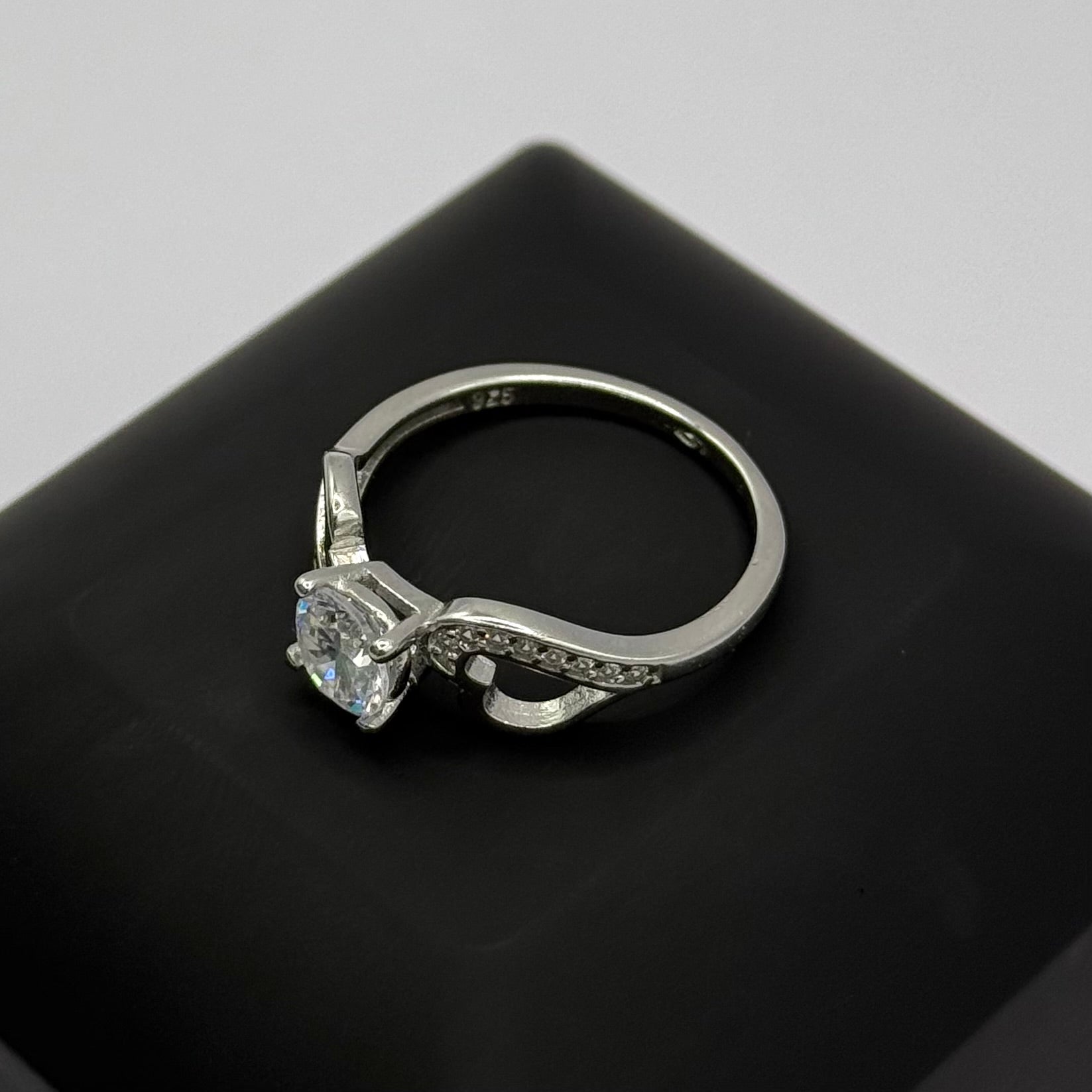 HEART RING WITH CZ DIAMOND Oppulence