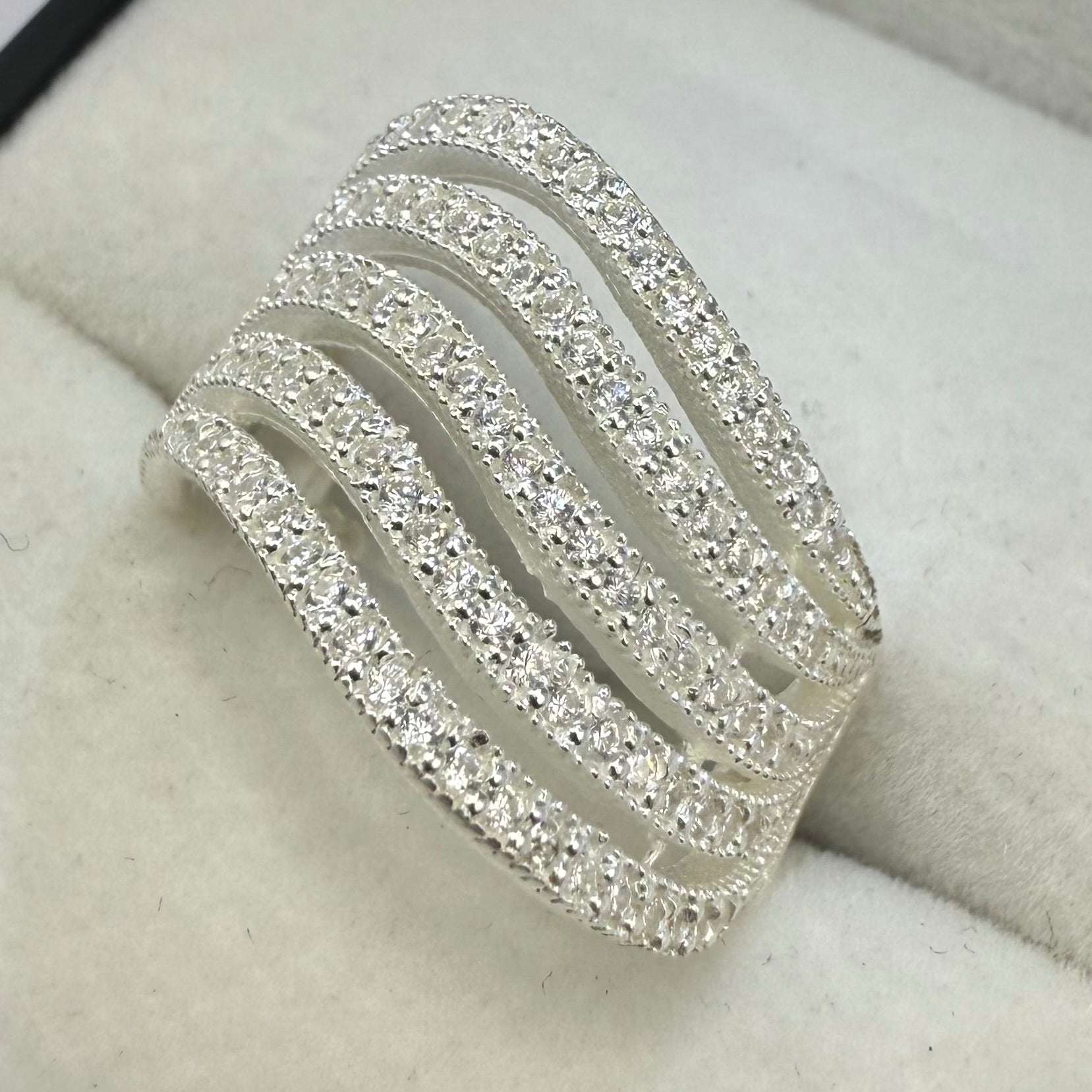SILVER WAVE CZ RING Oppulence
