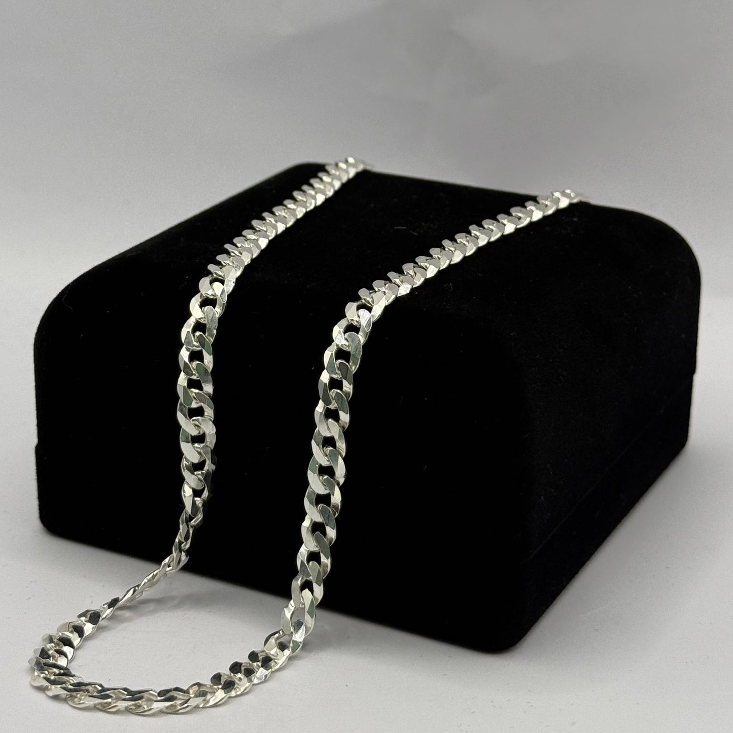 SILVER CURB NECKLACE Oppulence